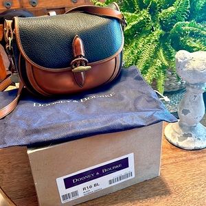 EUC Vintage 1995 Dooney and Bourke Outback Saddle R16 black crossbody bag w/box
